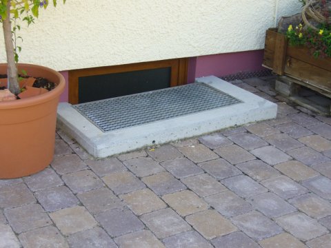 Schmid Bau Aussenanlagen Lichtschacht Beton