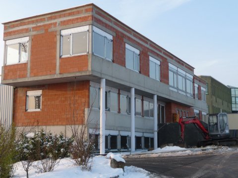 Schmid Bau Bürogebäude Erdarbeiten Fundament Beton Mauerarbeiten Treppen
