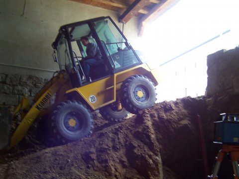 Schmid_Bau_Radladerarbeiten Erdarbeiten Kanalarbeiten Beton Mauerarbeiten Unterfangung Treppe