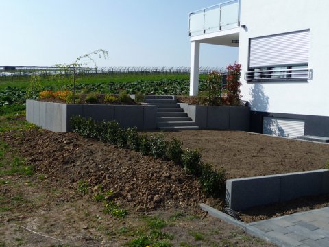 Schmid Bau Aussenanlagen Treppen Betonblockstufen